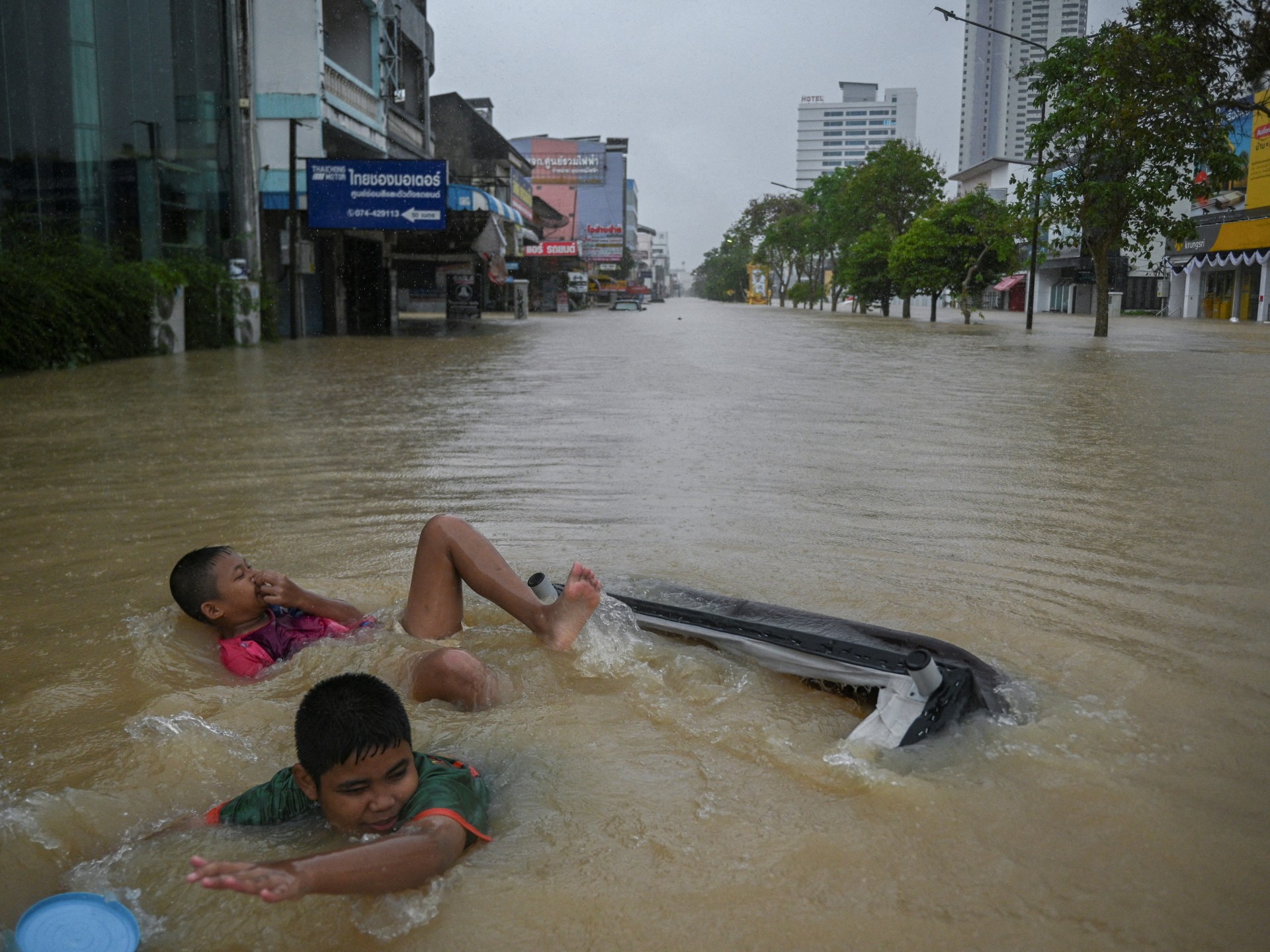 Photos: Floods kill dozens, displace thousands in southern Thailand 