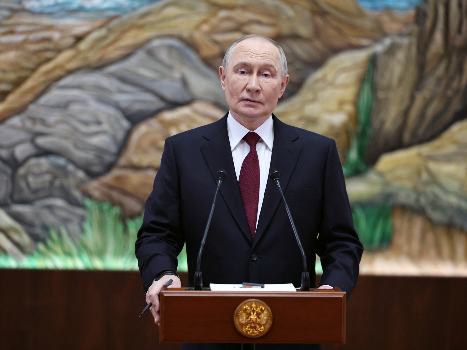 Putin says ready to guarantee no Russian attack on Europe 
