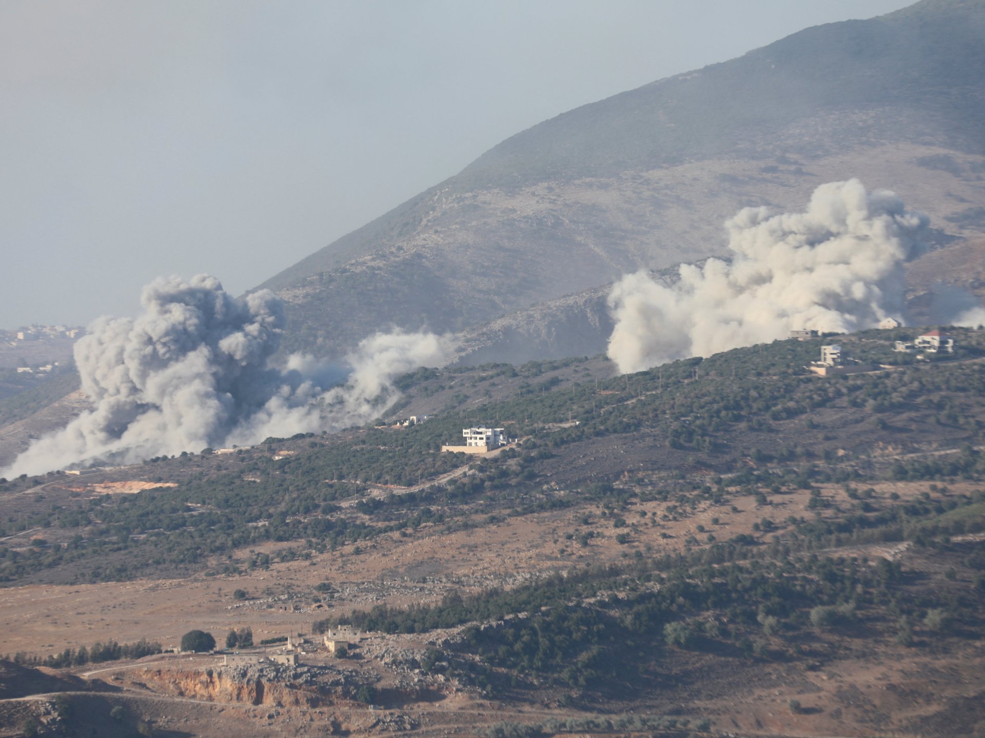 Israel bombs Lebanon-Syria border, kills four people 
